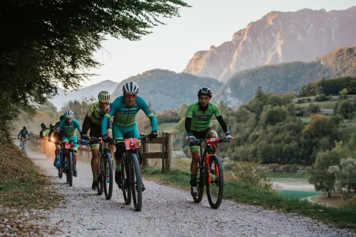 Fast forward: Wenn am frühen Samstagmorgen der Startschuss zum Marathon fällt, rückt selbst die grandiose Gardasee-Landschaft in den Hintergrund. An den anderen Festival-Tagen bleibt jedoch genug Zeit für Dolce Vita.