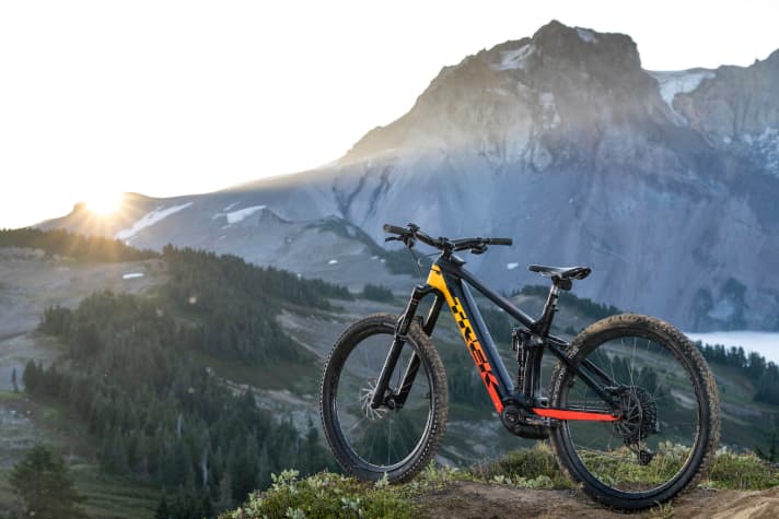   Eines ist sicher: Wie man ein Bike in Szene setzt, wissen die Jungs von Trek. Für ebenso gesetzt halten wir den Fakt, dass das Rail ein Garant für Trailspaß ist.