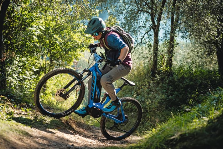  Cheap fully from the discounter: Pseudo off-roader or real off-road bike? The Fischer EM 1862 had to prove itself in a race.