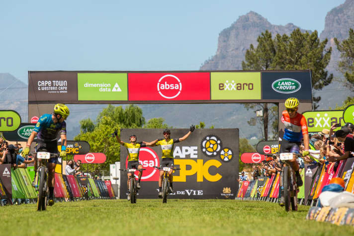   The stage winners Hans Becking (right) and José Dias (left) make way for the overall winners Sarrou/Beers at the finish in Val de Vie.