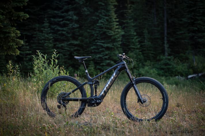   The Rail 9.9 XX1 AXS is fully equipped, including wireless AXS components. A whopping 13499 euros are due for this. Weight according to Trek: 22.54 kilos.