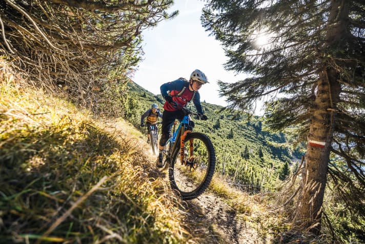   A successful all-mountain bike has to score points in every category. Our test shows the strengths and weaknesses of the candidates and guides you to your very own test winner - depending on your area of use and preferences.