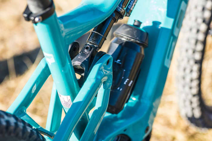   A new rear triangle ensures livelier handling. The geometry can be customised using a flip chip. A bottle also fits in the frame.