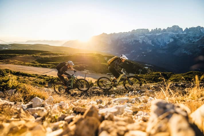   Spannende Duelle neuer All Mountains in zwei Preisbereichen: Ghost E-Riot gegen Stevens E-Inception. Und: Score 4060 Z ST gegen Focus Jam. Ring frei!