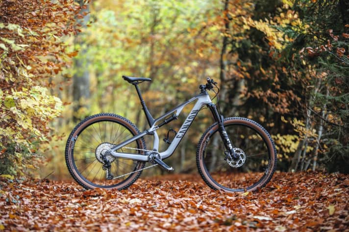   Canyon Neuron CF8– 13,5 kg / 142/143 mm / 29" / 2999 Euro¹