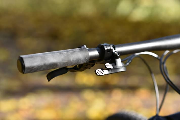   The Lefty fork can be locked from the handlebars using the Fox remote control.