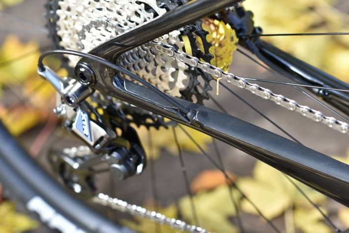   27.2 mm seat post, lowered seat stays and the flat chain stays: The interplay of these three details is designed to filter out as many small impacts as possible and thus create comfort while seated.