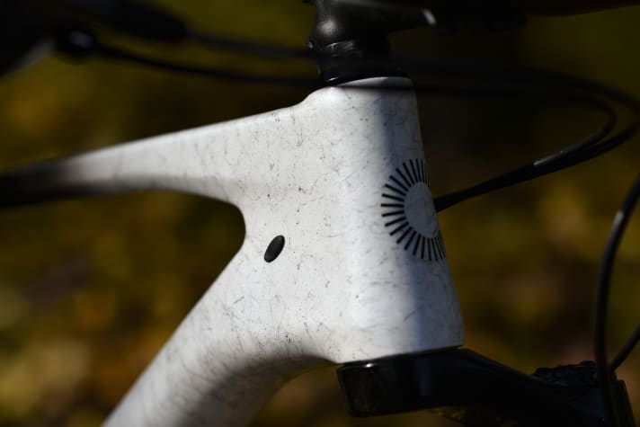   Länger, flacher und mehr als 100 Millimeter Federweg: Nach Mondraker und BMC zielt mit Cannondale der nächste große Hersteller bei Race-Hardtails in diese Richtung. Wir sind gespannt, ob Scott, Specialized & Co. bald nachziehen werden.