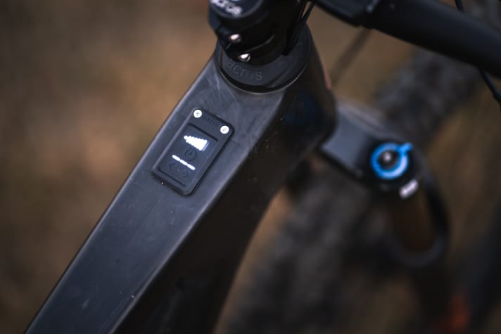   The motor is switched on via the minimalist control unit on the top tube. If you want, you can display detailed information with an ANT+ device.