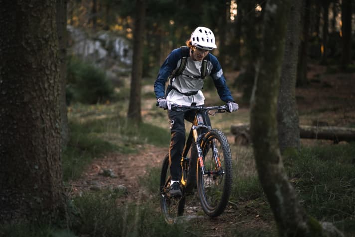 Silent Running: Light-E-MTB Transalpes E1 in a practical test | BIKE