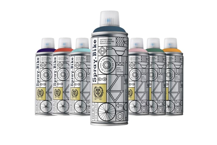Want to transform your ageing bike into a real custom eye-catcher? No problem with Spray.Bike's special spray paint jobs for bike frames. Numerous <a href="https://www.bike-magazin.de/service/schrauber_tipps/mtb-rahmen-selbst-lackieren-anleitung-spraydose-pulverlack" target="_blank" rel="noopener noreferrer nofollow">tips on DYI painting can be found here in our article</a> . <a href="https://www.awin1.com/cread.php?awinmid=19942&awinaffid=471469&clickref=B+Spray+Bike+BF&ued=https%3A%2F%2Furban-zweirad.de%2Fpages%2Fspray-bike-landingpage" target="_blank" rel="noopener noreferrer nofollow">Urban Zweirad</a> offers a huge selection of colours, effect sprays and primers * with a 10% Black Friday discount from 22-26 November. Simply use the voucher code SPRAYSALE10. Incidentally, this also applies to the <a href="https://www.awin1.com/cread.php?awinmid=19942&awinaffid=471469&clickref=B+Greaze+BF&ued=https%3A%2F%2Furban-zweirad.de%2Fcollections%2Fvendors%3Fq%3Dgreaze" target="_blank" rel="noopener noreferrer nofollow">house brand " greaze "-chain oils</a> *, which the online shop intends to further expand with new products in the near future.