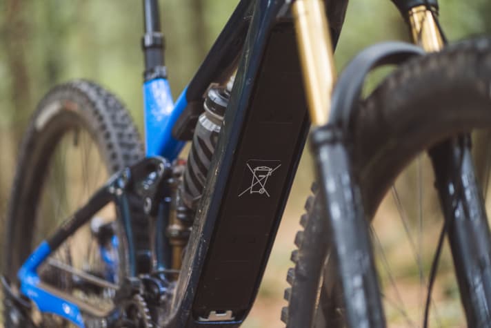   The removable battery on the Trance X E+ delivers 625 watt hours.