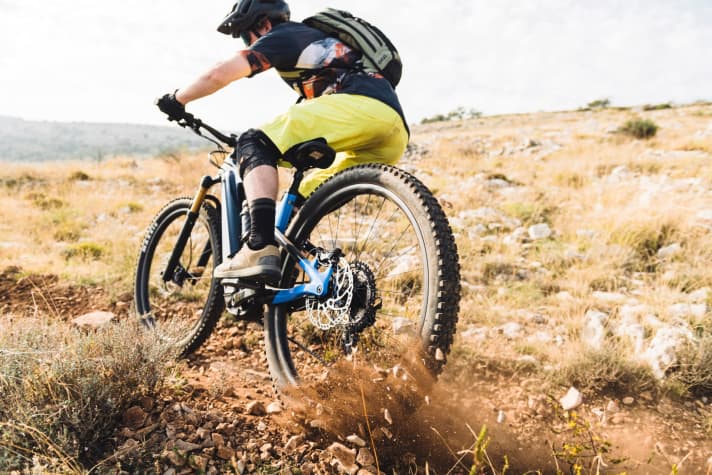   We have already been able to test the top model Giant Trance X Advanced E+ 0 extensively and even put it through our lab. You can read a detailed ride report with all the test data in EMTB 6/21 - on newsstands from 7 December 2021.