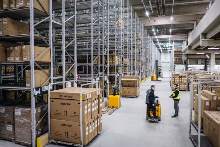   It is often individual add-on parts (e.g. brake discs or handles) that are missing and prevent wheels from being fully assembled and delivered. But procuring alternatives is not something that can be done overnight. This is why many manufacturers find it difficult to give exact delivery dates.
