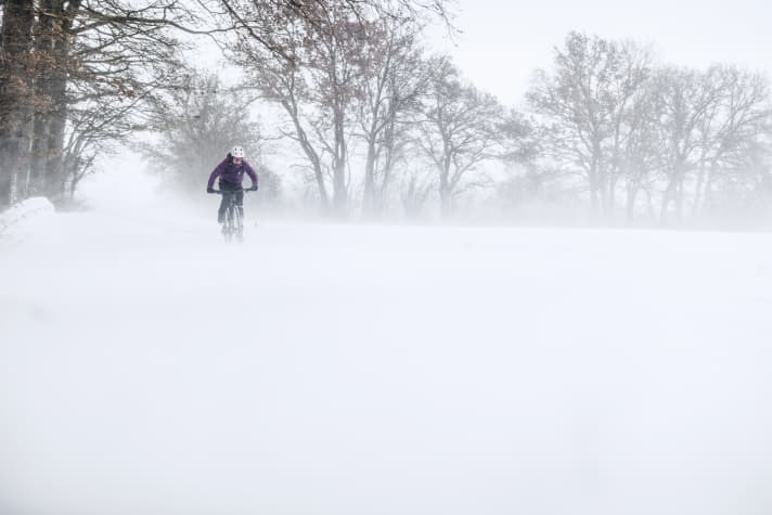   Biking in winter is particularly wonderful with the right equipment. We'll show you how to get your bike safely through the winter - so that the first tour in spring is on sun-dried trails and not straight to the workshop.