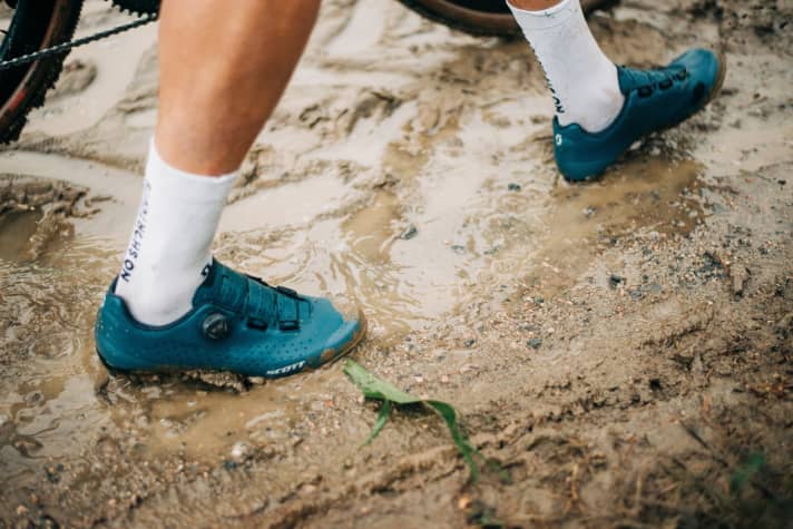   Angst vor Bodenkontakt? Die will Scott Gravel-Bikern mit seinen neuen Schuhen nehmen.