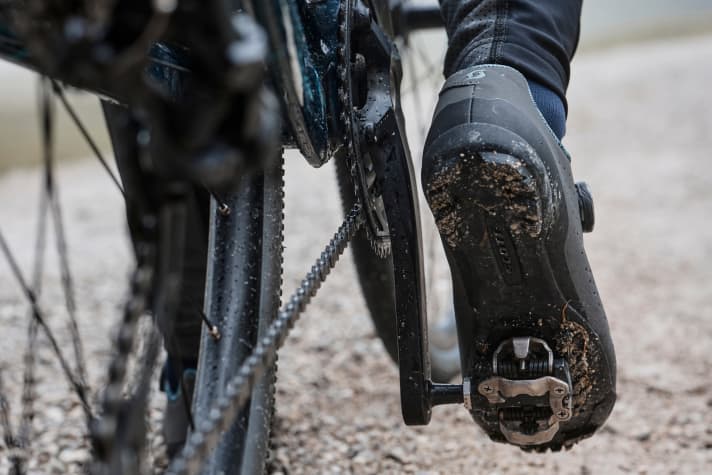   A fibreglass-reinforced outsole together with a rubber tread is designed to provide traction when running.