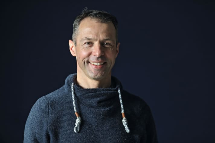   Das sagt unser Experte Christoph Allwang, BIKE Testlaborleiter: Leitungen durch den Vorbau zu legen, mag schön sein, doch für den Schrauber bedeutet das einen enormen Mehraufwand. Denn die Kabel zwischen den Lagern und dem Gabelschaft hindurchzufummeln, kostet Nerven. Eingebaute Kabelkanäl machen das Verlegen der Leitungen deutlich einfacher.