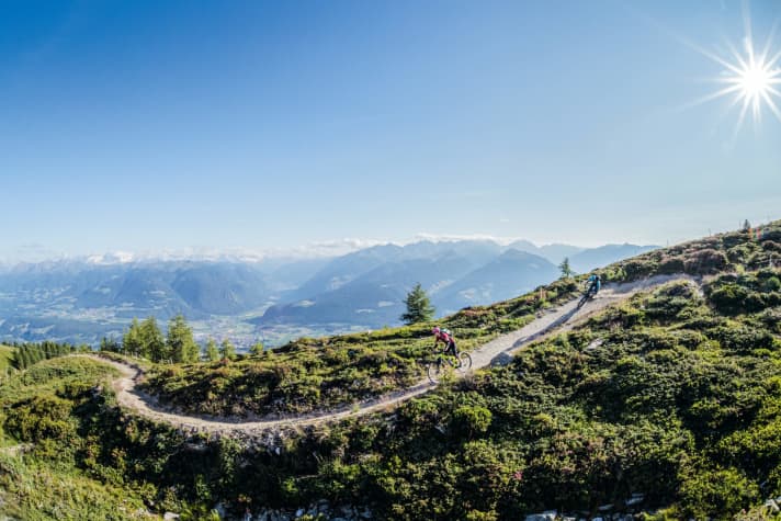  Belohnung nach 1400 vorwiegend steilen Höhenmetern zum Kronplatz hinauf: die berühmten Abfahrtskehren des Herrnsteigs.