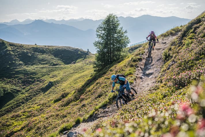   The wide flow turns of the Gassl Trail wind 900 metres from Kronplatz down into the valley.