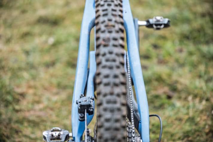   The Koba rear triangle could be a little slimmer. There is little heel clearance, especially on the left side.