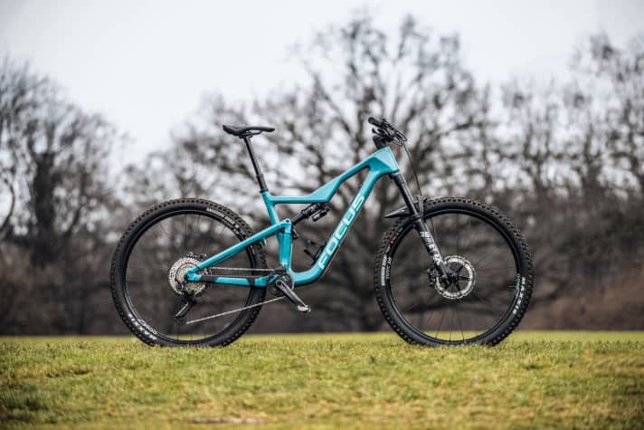   <a href="https://luna.r.lafamo.com/ts/i5533923/tsc?amc=con.blbn.497955.507800.14129791&smc=BIKE&rmd=3&trg=https%3A%2F%2Fwww.fahrrad-xxl.de%2Ffocus-jam-8-9-m000046924" target="_blank" rel="noopener noreferrer nofollow">Focus Jam 8.9</a> <a href="https://luna.r.lafamo.com/ts/i5533923/tsc?amc=con.blbn.497955.507800.14129791&smc=BIKE&rmd=3&trg=https%3A%2F%2Fwww.fahrrad-xxl.de%2Ffocus-jam-8-9-m000046924" target="_blank" rel="noopener noreferrer nofollow"> – 15,7 kg / 151/164 mm / 29" / 4699 Euro</a> *