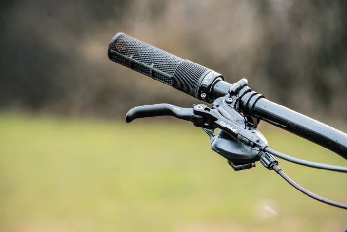   The Formula brakes on the Salsa were not entirely convincing. They lacked braking power and a defined pressure point.