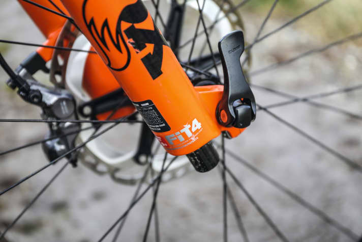  Cube Stereo Hybrid 140 Action Team: Die Fit4-Kartusche an der Fox 36 Factory ist simpler einzustellen. Trail-Experten wären mit der teureren Grip2-Variante jedoch noch besser beraten.