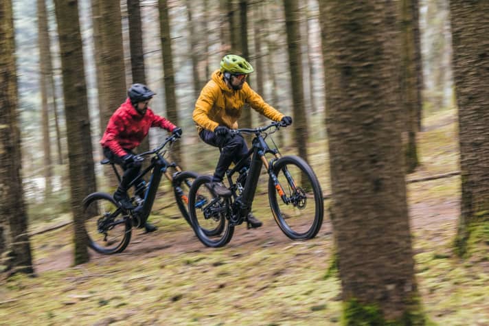   Uphill, the front wheel sticks to the ground. The slack steering angle and long wheelbase are not ideal in tight bends, but the G1 Eboxx is still surprisingly intuitive to control.