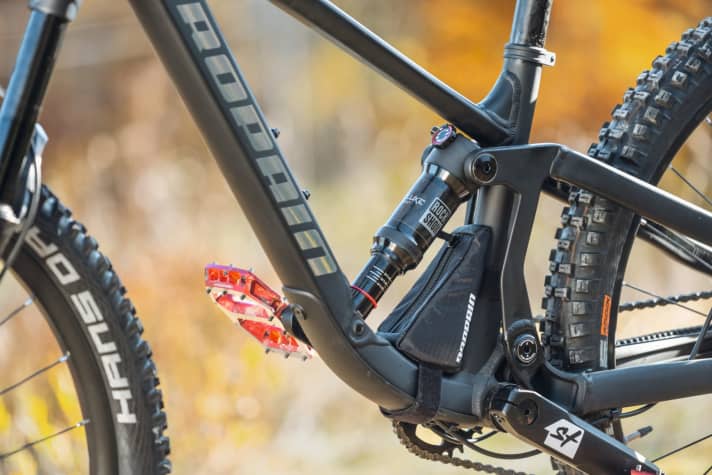 Propain Yuma: The frame bag can be used to carry a snack or a small tool, for example.