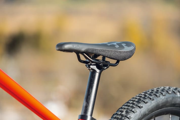 BMC Twostroke AL 24: The saddle of the Twostroke AL 24 can be lowered a long way. Good if you're working on your riding technique.