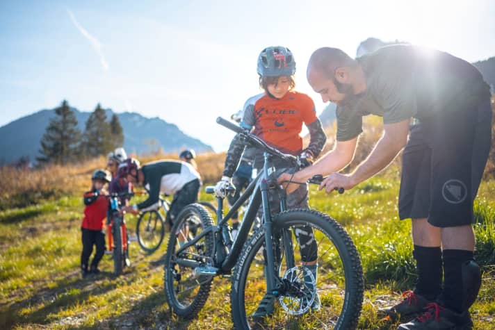 When children learn to look after their equipment, this not only trains their technical understanding, but also their personal responsibility.