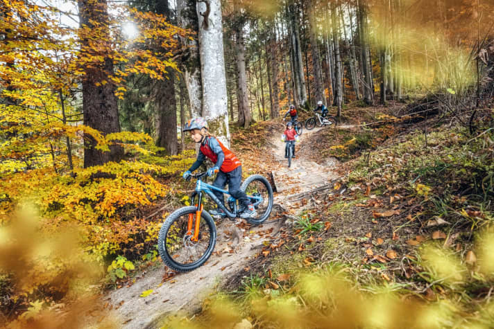 Themenschwerpunkt: Die besten Bikes für Kinder, die schönsten Spots für die Familie und alles Wissenswerte zum Thema Biken mit Kids. Seite 84