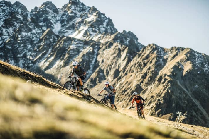 Inexpensive and uncomplicated: Hardtails sweeten the entry into bike sport with simple technology. Seven models in a big comparison. Page 52