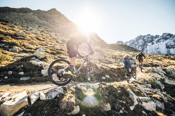   Simple, natural trails or even created flow trails such as the Zirmtrail in Nauders are the ideal playground to immerse yourself in mountain biking on a hardtail.