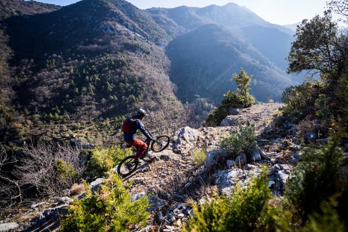   Downhill only? No, the Heckler is a complete all-mountain bike. The newcomer can handle alpine tours and discovery tours in unknown terrain.