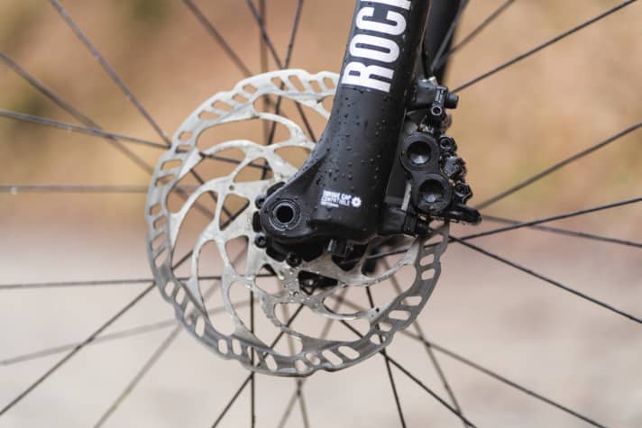   Radon Jealous AL 8.0 HD: The four-piston Magura caliper in combination with the 180 mm disc ensures good deceleration.