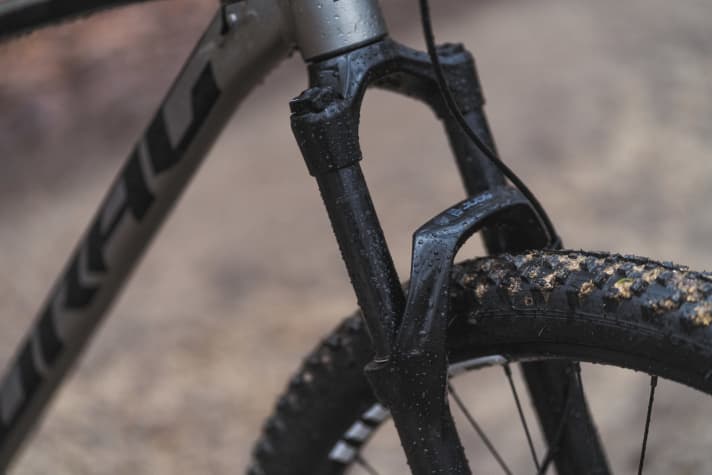   Drag Bicycles Trigger 7.5: The Judy Silver has heavy steel stanchions. The right-hand sliding bush already had play.