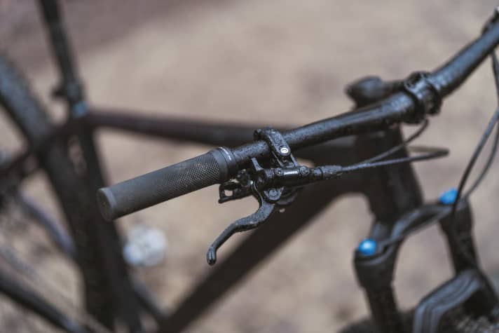   Stevens Sentiero: Wie auch bei vielen anderen Hardtails in diesem Test kommen die wenig ergonomischen Zweifinger­hebel zum Einsatz.