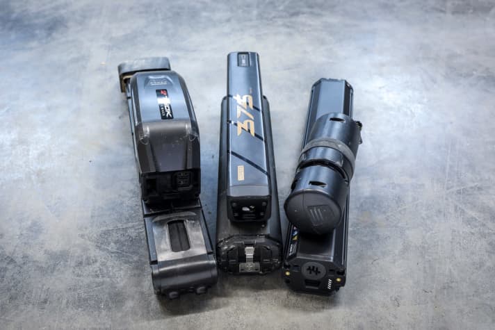 Small batteries are now reserved for the <a href="https://www.bike-magazin.de/tag/minimal-assist" target="_blank" rel="noopener noreferrer nofollow">minimal-assist category of e-MTBs</a>. Most entry-level e-bikes, on the other hand, already rely on around 625 watt hours in the down tube, twelve-speed gears and top motors. This drives up the price.