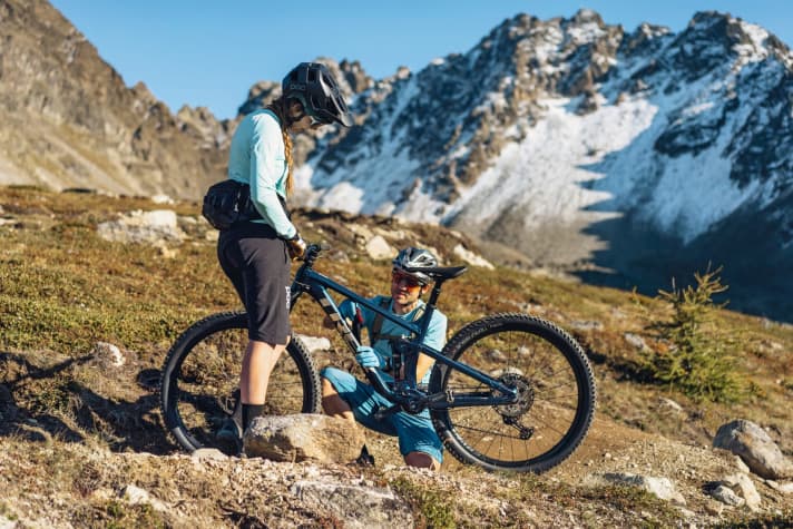   Trek Top Fuel 8: The Trek Top Fuel has a storage compartment in the down tube for emergencies. Once filled with the most necessary little helpers, you can quickly fix many a breakdown.