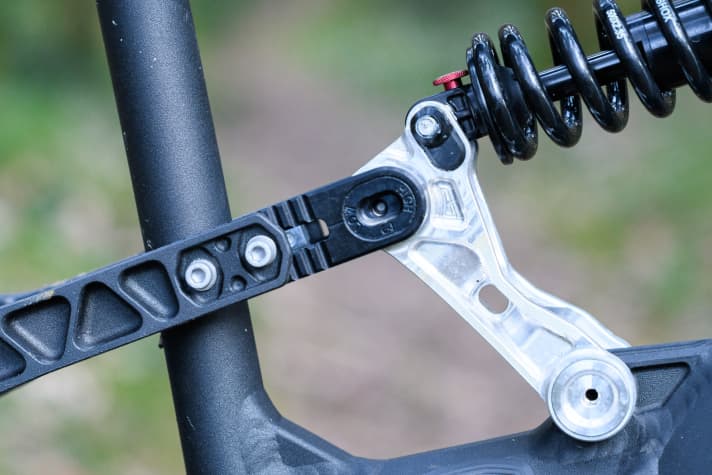   Customisable geometry: With adjustment options in the rocker, shock linkage, seat stays and chain stays, the Nicolai G1 Eboxx can be adapted to different rider and wheel sizes.