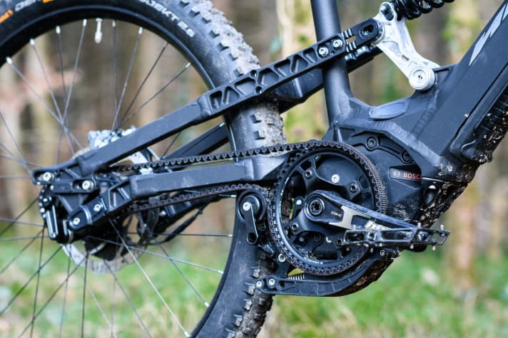   A belt tensioner keeps the belt tension constant over the entire suspension travel. Only then can the belt be used on a fully.