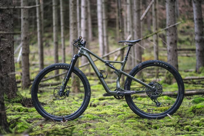   <a href="https://www.awin1.com/cread.php?awinmid=13793&awinaffid=471469&clickref=B+Cannondale+Scalpe+Carbon+SE+LTD&ued=https%3A%2F%2Fwww.liquid-life.de%2Fcannondale-scalpel-carbon-se-ltd-lefty-mantis.html" target="_blank" rel="noopener noreferrer nofollow">Cannondale Scalpel Carbon SE LTD*</a>  – 11,1 kg / 118/123 mm / 29" / 8399 Euro