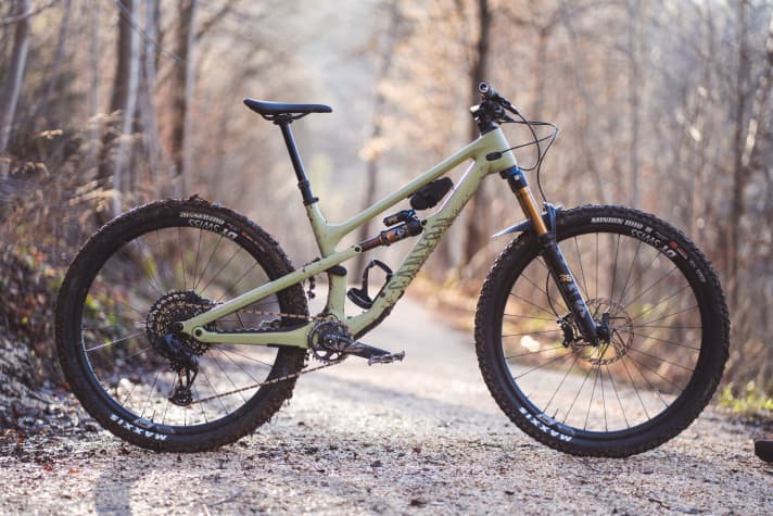  The finest Fox Factory suspension, electric gears and a carbon frame and wheels: the top-of-the-range Spectral 125 CF 9 model offers all of this from just €5799.