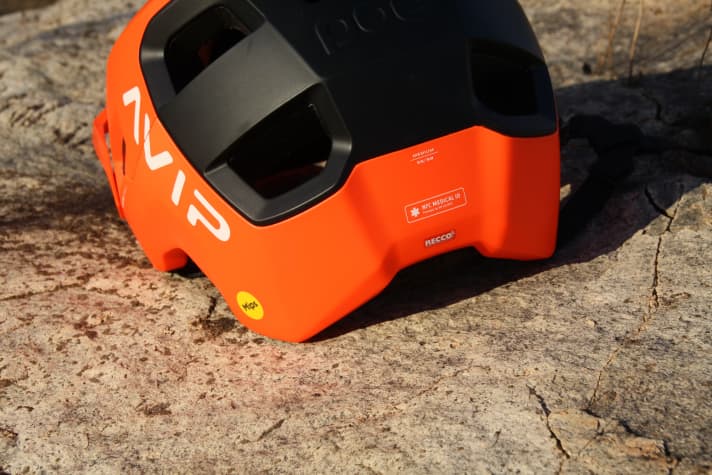   MIPS, Recco-Reflektor und NFC Medical ID sollen im POC-Helm für Sicherheit sorgen.