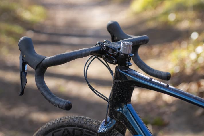 The Vecnum Freeqence suspension stem weighs 291 grams and costs 299 euros. Another representative of suspension stems for gravel bikes is the <a href="https://www.bike-magazin.de/komponenten/lenker_vorbauten/test-2021-vorbau-redshift-shockstop" target="_blank" rel="noopener noreferrer nofollow">Redshift Shockstop</a> , which, however, offers less suspension travel.