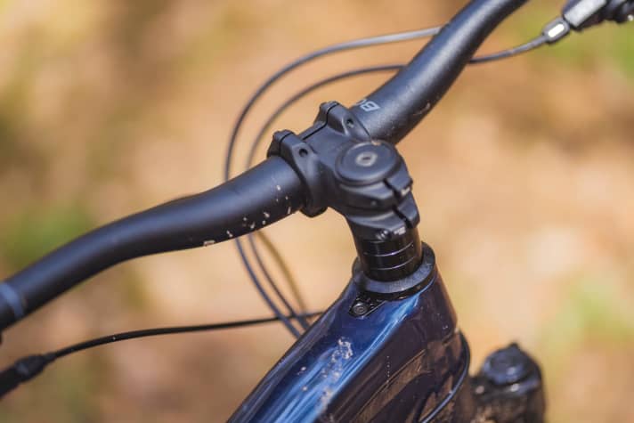   Trek Top Fuel 8: The Knockblock headset protects the top tube from crash damage.