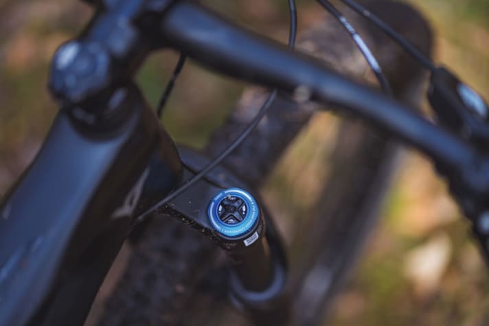   YT Izzo Core 3: The fork with Grip2 cartridge offers versatile adjustment options.