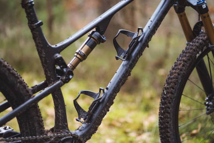   Rocky Mountain Element C90: Long-distance fans will be delighted to find two large water bottles in the frame.